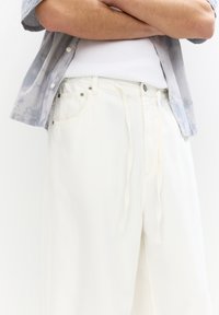 Thumbnail Image 4