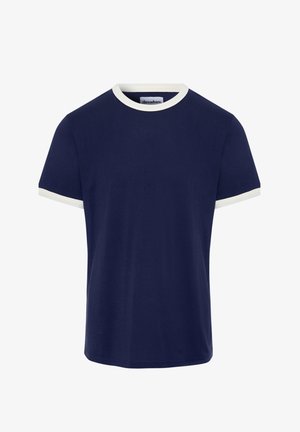 T-shirt bleu marine à manches courtes avec col ras du cou blanc et bordures des manches blanches, présenté sur fond blanc uni.