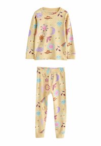 Set de pijama cu mânecă lungă și decolteu rotund, în galben pal, cu modele colorate și jucăușe de soare, lună, stele și nori. Material moale cu talie elastica.