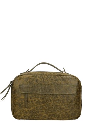 Borsa in pelle verde oliva con finitura testurizzata, dotata di manico superiore, chiusura con zip e tasca frontale per riporre oggetti.