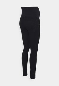 Leggings de maternidad negros con una cintura alta y elástica, piernas ajustadas y una suave tela de mezcla de algodón. Sin costuras visibles ni bolsillos.