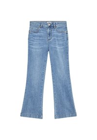 Jeans de tiro medio en denim de color azul claro, acampanados, con cinco bolsillos y un leve desgastado. Costuras en blanco que delinean los bolsillos y el dobladillo.