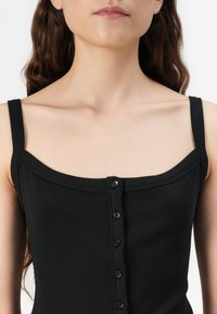 Thumbnail Image 6