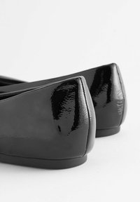 Next FOREVER COMFORT ASYMMETRIC BOW POINT TOE - REGULAR FIT - Ballerinasko - black