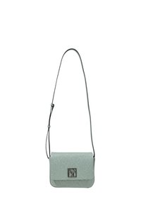 Borsa a tracolla in pelle sintetica verde chiaro con motivo a logo embossed, chiusura a pattina magnetica e tracolla regolabile. Finiture in tonalità argento.