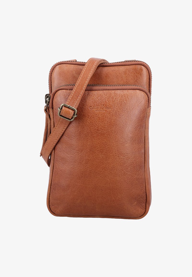 Ruskea nahkainen olkalaukku, jossa on sileä pinta, vetoketjukiinnitys, säädettävä olkahihna ja hillitty embossed-brändilogot.