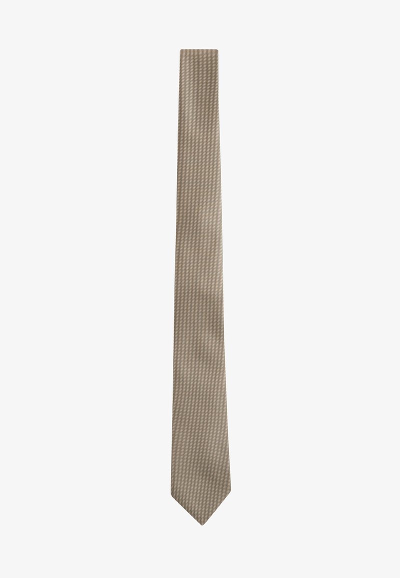 Cravate beige texturée avec un design étroit, présentant de subtils motifs diagonaux et une pointe. Tissu lisse avec un léger éclat.