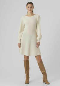 Vero Moda VMFLAVOUR - Stickad klänning - birch