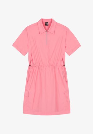 Vestido corto rosa con escote con cuello, cremallera frontal hasta la mitad, cintura elástica, mangas cortas y bolsillos laterales.