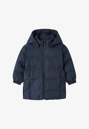 Giacca a vento blu navy con cappuccio, caratterizzata da un design squadrato, polsini elasticizzati, chiusura con zip e vita arricciata per una vestibilità regolabile.
