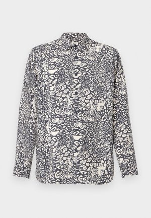 Langærmet skjorte i marineblå og creme med et kraftigt abstrakt dyreprint, der har en krave og knaplukning foran. Blødt, let stof.