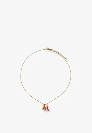 Zarte goldene Halskette mit kleinem baumförmigem Anhänger und kurzem roten Perlenanhänger, gesichert mit einem Karabinerverschluss und verstellbaren Gliedern.