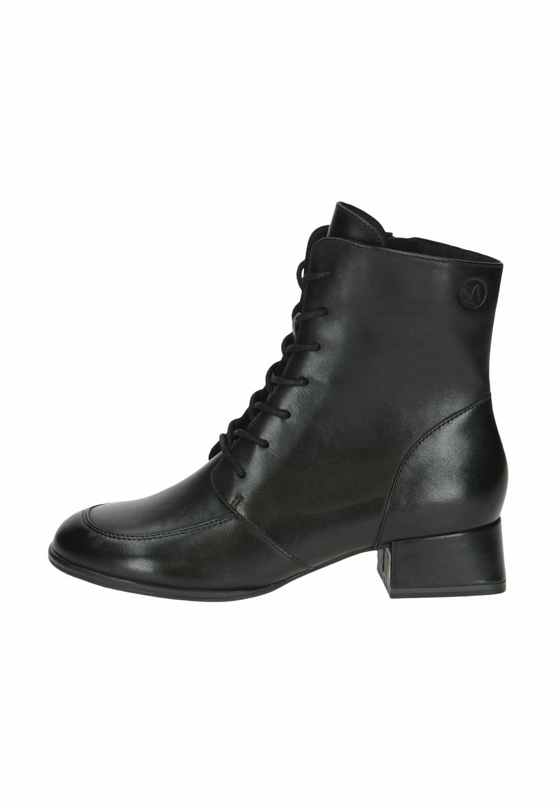Botas de cuero negras hasta el tobillo con puntera redonda, cordones en la parte delantera y tacón bajo tipo bloque. Textura lisa notable y diseño simple.
