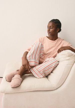 Next, BORG FOOTBED SLIPPERS - Hjemmesko - pink
