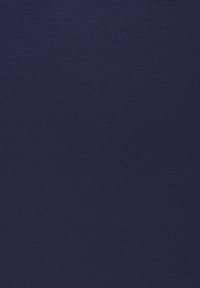 Marineblaue Stretch-Stoff mit einer glatten, feinen Rippstruktur. Einheitliche Farbe über das gesamte Material, ideal für figurbetonte Bekleidungsanwendungen.