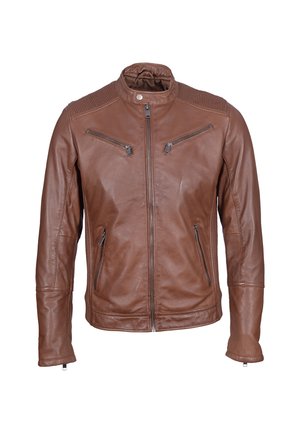Brązowa skórzana kurtka z kołnierzem stójkowym, dwoma skośnymi suwakami na piersi, dwiema bocznymi kieszeniami, żebrowanymi akcentami na ramionach oraz dopasowanym krojem.