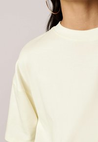 Next RELAXED FIT CREW NECK - Trükipildiga T-särk - ecru white