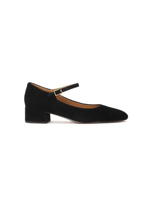Scarpa Mary Jane in suede nero con punta tonda, dotata di una fascia decorativa con una fibbia dorata e tacco a blocco basso.