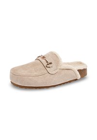 Mocassin en daim beige avec doublure en fausse fourrure, bout rond et boucle métallique décorative ; semelle plate en caoutchouc avec une texture antidérapante.