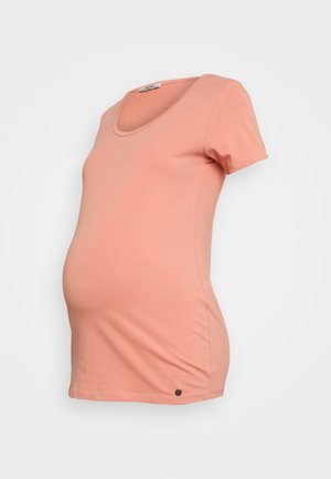 Camiseta de maternidade cor pêssego com mangas curtas, decote em forma de barco e um corte ajustado. Feita de tecido suave, apresenta um pequeno logotipo perto da bainha.