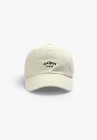 Cream baseball cap made of cotton. Features embroidered "scalpers" logo in black, six-panel design, and a curved brim.