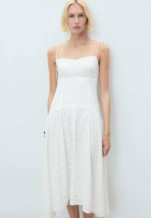 MIDIOWA Z PERFORACJAMI - Vestido informal - white