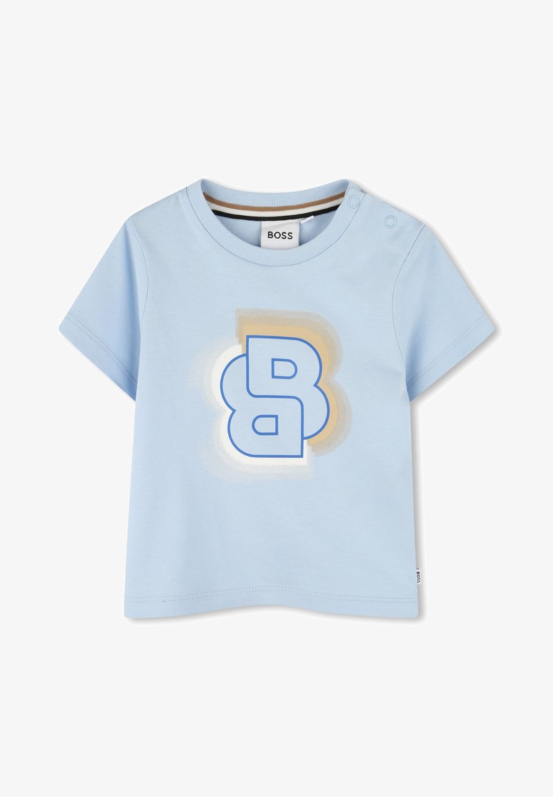 Svjetloplava pamučna majica s kratkim rukavima, koja sadrži veliki plavi dizajn logotipa "B" i snap zatvaranje na ramenu za lakše oblačenje.