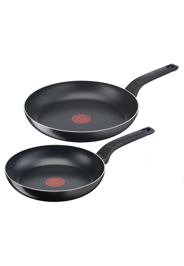 Zestaw patelni non-stick w kolorze czarnym, z teksturowaną powierzchnią, czerwoną wskaźnikiem ciepła na środku oraz ergonomicznymi czarnymi uchwytami.
