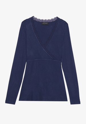 Marinblus med lång ärm och omslag, prydd med spets längs V-halsringningen och en figurnära midja. Tillverkad av mjukt, texturerat tyg.