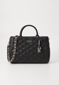 Borsa a tracolla nera trapuntata con doppi manici, una tracolla a catena e hardware color oro. Presenta una placca con logo e un dettaglio a forma di lucchetto.