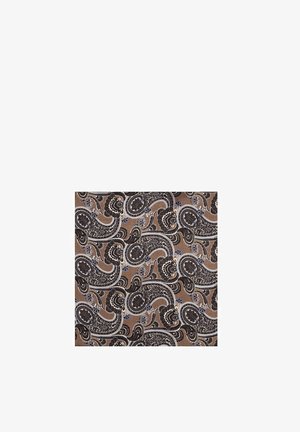 Brązowa tkanina z misternymi czarnymi i beżowymi wzorami paisley, zawierająca kwiatowe i zakrzywione kroplowe kształty.