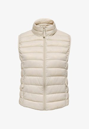 Pusset kremvest med høy krage, glidelåslukking foran og quiltet tekstur. Har sidelommer med elastiske snorer for justerbarhet.