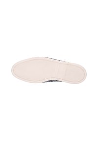 Zwart-wit patroon op de zool van de sneaker met een textuur van witte rubberen basis, gebogen vorm en minimale details. Glad, duurzaam ontwerp.