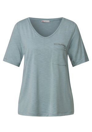 Helles blaues Kurzarm-T-Shirt mit V-Ausschnitt und einer strukturierten Tasche. Aus weichem Material, mit dezenten Streifen und lässiger Passform.
