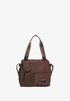 Bolso tote marrón con dos asas anchas, bolsillo con cremallera en la parte frontal, pequeño bolso desmontable y detalles de costura visibles.