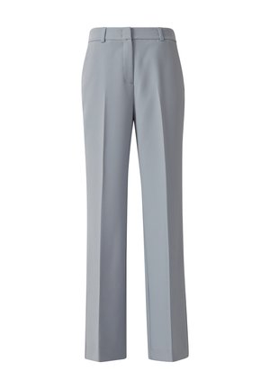 Pantaloni su misura grigi chiari con vestibilità dritta, dotati di pieghe frontali, vita piatta e una texture di tessuto liscia.