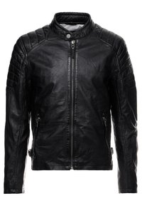 Giacca da motociclista in pelle nera con zip frontale, collo alla coreana, dettagli trapuntati sulle spalle e due tasche laterali con zip.