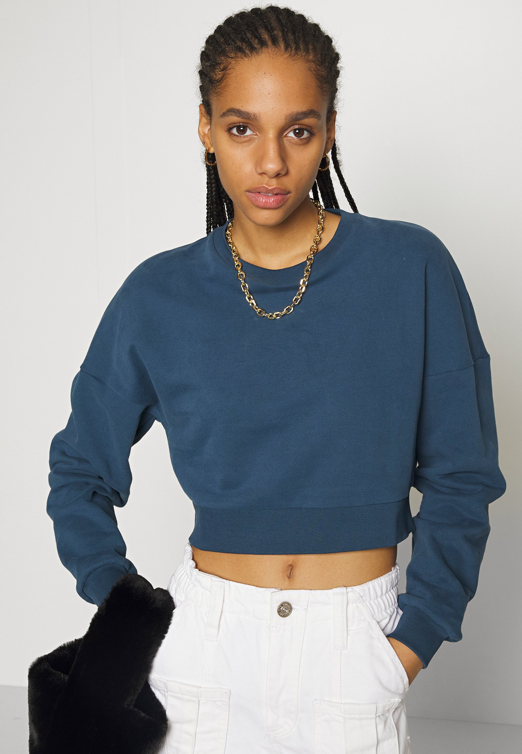 NU-IN LOOSE CREW NECK WITH DROPPED 