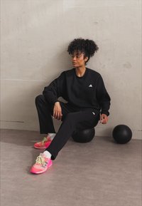 adidas Sportswear ESSENTIALS SMALL LOGO FEEL COZY  - Sportinis megztinis - black/white