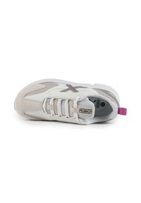 White and light grey sneaker with suede accents, mesh panels, and a purple pull tab. Features a lace closure and branded insole.