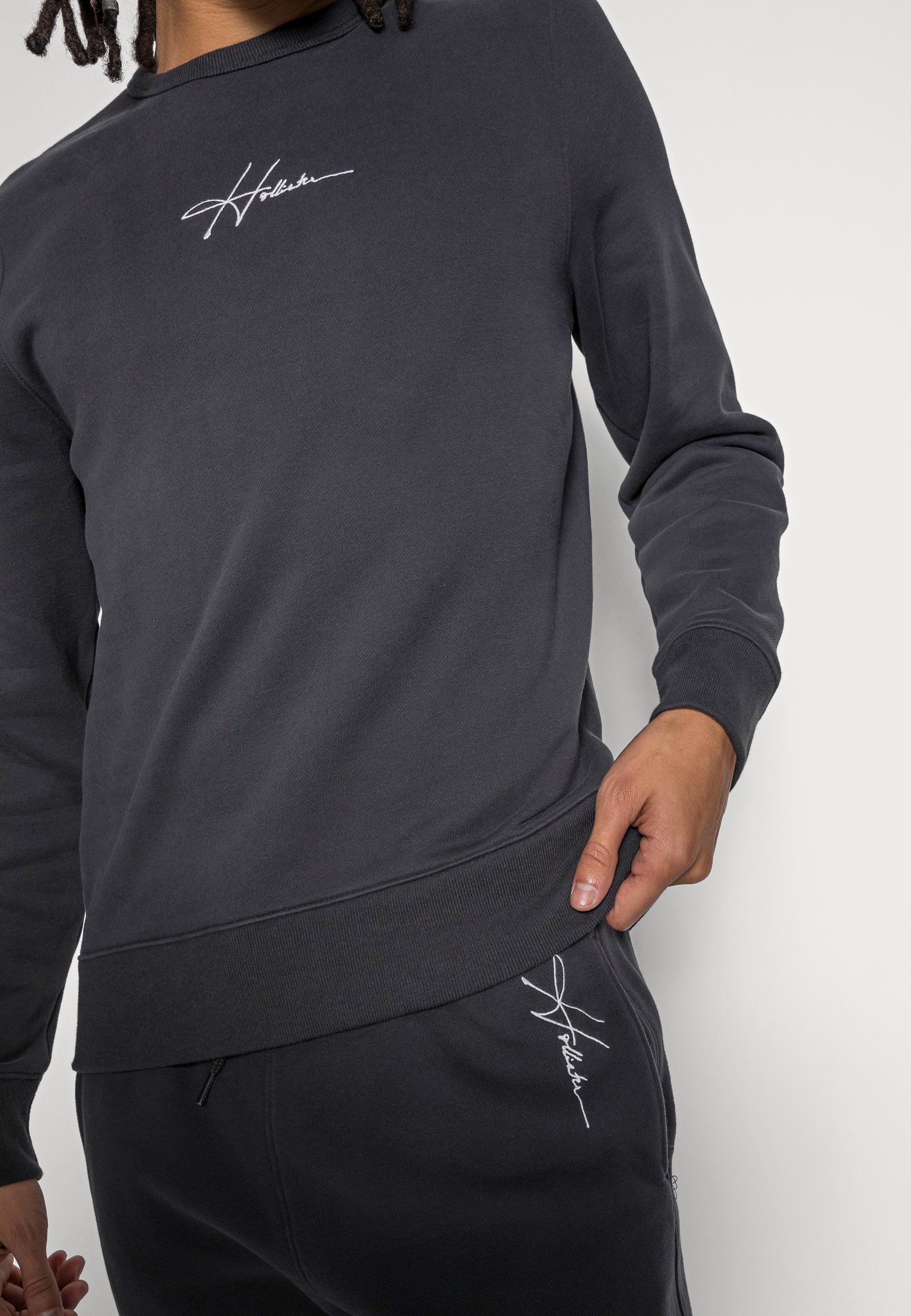 Hollister Co. FLEECE SCRIPT LOGO - Sudadera - black/negro - Zalando.es