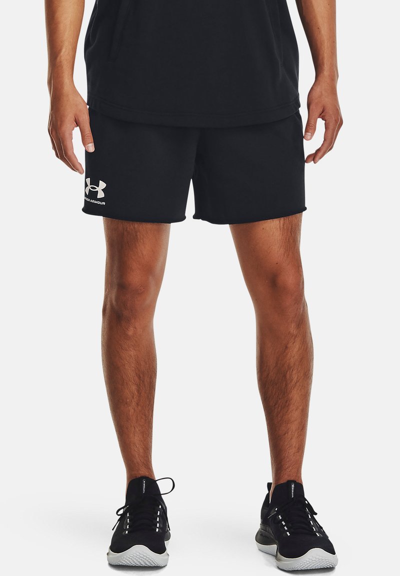 Mustad mustad lühikesed püksid, lõdva lõikega, millel on valge Under Armour'i logo. Valmistatud kerge materjali eest, sobivad sporditegevusteks.