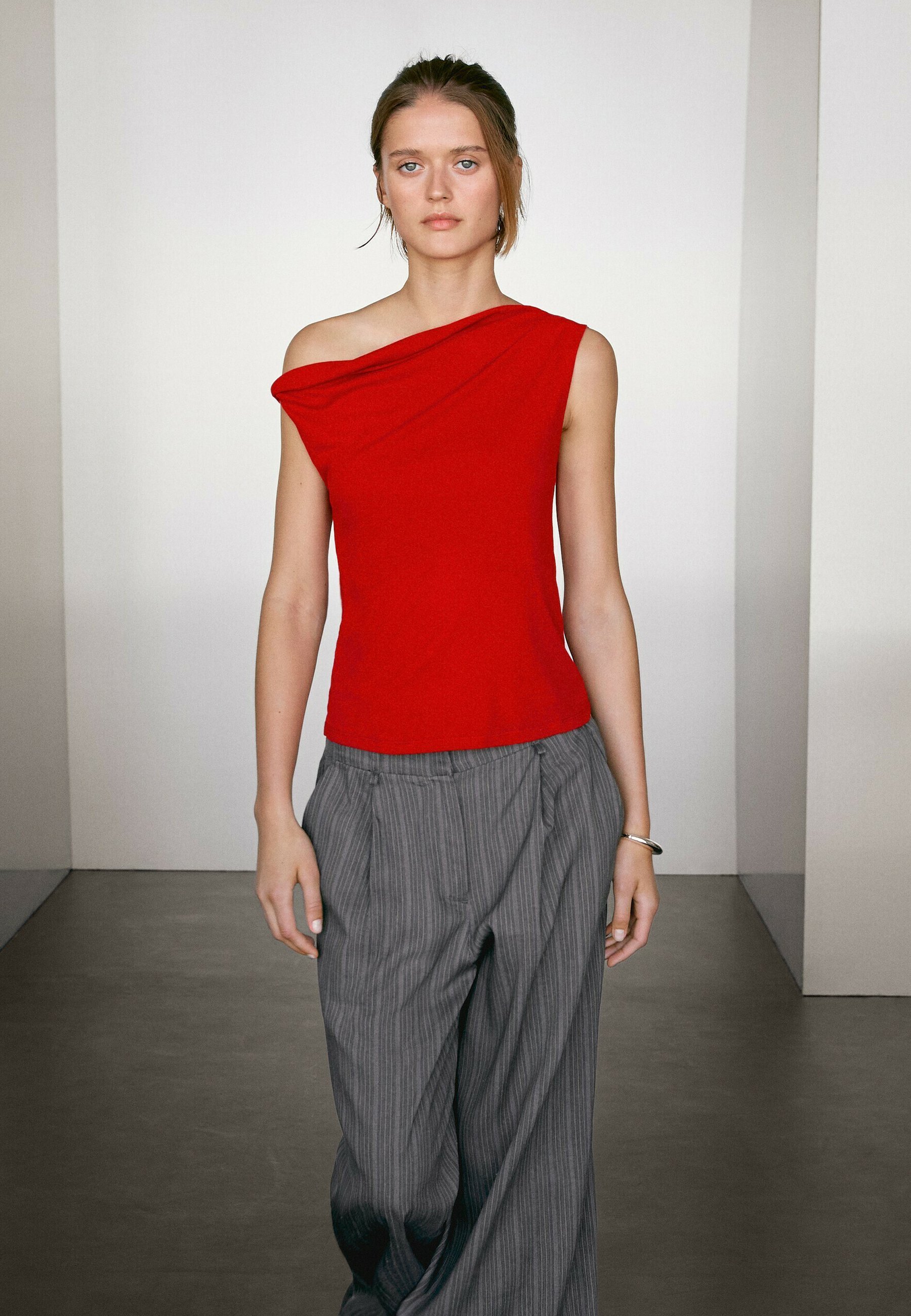★ Massimo Dutti★ Drape Detail Cotton Top Knot 06891109600 Draped cotton top with knot detail · Cream, Red, Brown · T