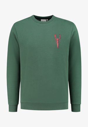 Pulover din bumbac verde, cu un grafic de homar roz pe piept. Guler clasic de tip crew și manșete și tiv ribbrate. Textură netedă.