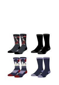 Quatre paires de chaussettes : en haut à gauche, une paire grise avec un personnage d'anime, en bas à gauche, une paire à motif bordeaux et marine, et enfin des paires unies, une noire et une violet foncé.