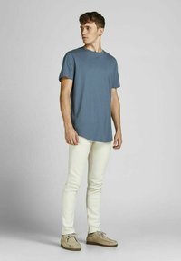 Jack & Jones JJENOA TEE CREW NECK - Lihtne T-särk - grisaille
