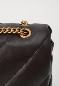 Pinko LOVE PUFF - Torba čez telo - brown/antique gold