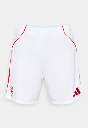 Valged sportlikud lühikesed püksid punaste küljeaktsentidega, elastse vöökoha ja allääres tikitud meeskonna logo ning Adidas'i logo.