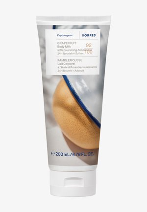 Greippivartalovoideputeli, jossa manteliöljyä, 24H ravitseva ja pehmentävä, 200 ml, 6,76 fl. oz, Korres-tuotemerkki, valkoinen korkki, hedelmäkuva etiketissä.