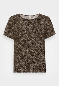 Top preto de manga curta com estampa floral apresentando pequenas flores brancas e bege claro. Tecido suave, decote redondo, corte relaxado.